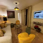 Pensión La Petite Maison De - Privées - 5 étoiles Au Cœur Du Village 5*