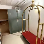 Pensión La Petite Maison De - Privées - 5 étoiles Au Cœur Du Village