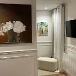 La Petite Maison De - Privées - 5 étoiles Au Cœur Du Village Pensión