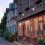 La Petite Maison De - Privées - 5 étoiles Au Cœur Du Village Pensión 5*