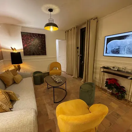 בית הארחה La Petite Maison De - Derniere Minute -chambre Dans 5 Etoiles Au Coeur Du Village 5*