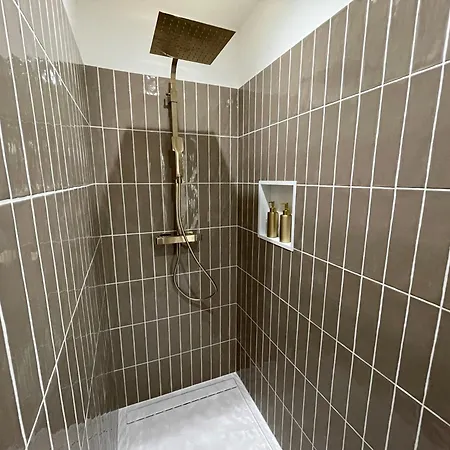 La Petite Maison De - Derniere Minute -chambre Dans 5 Etoiles Au Coeur Du Village ז'יברני