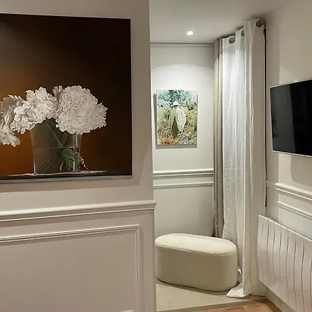 La Petite Maison De - Derniere Minute -chambre Dans 5 Etoiles Au Coeur Du Village בית הארחה