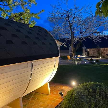 La Petite Maison De De Charme 5 Etoiles Au Coeur Du Village 게스트하우스 5*
