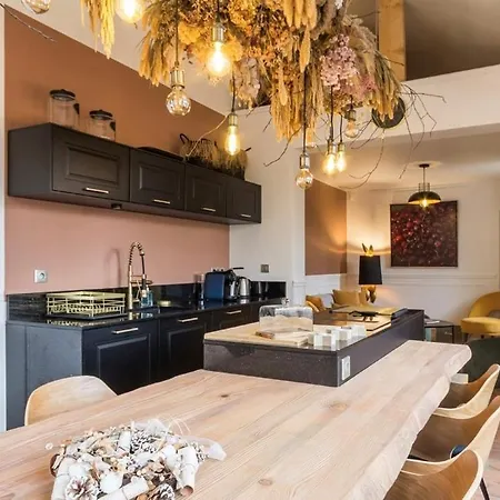 La Petite Maison De - Derniere Minute -chambre Dans 5 Etoiles Au Coeur Du Village בית הארחה 5*