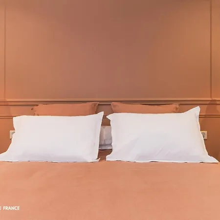 La Petite Maison De - Derniere Minute -chambre Dans 5 Etoiles Au Coeur Du Village בית הארחה ז'יברני