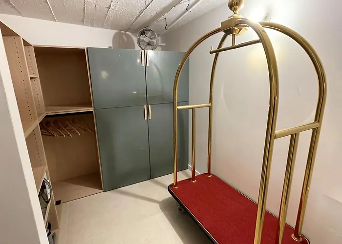 Pensión La Petite Maison De - Privées - 5 étoiles Au Cœur Du Village