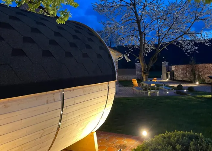 La Petite Maison De - Privées - 5 étoiles Au Cœur Du Village Pensión 5*