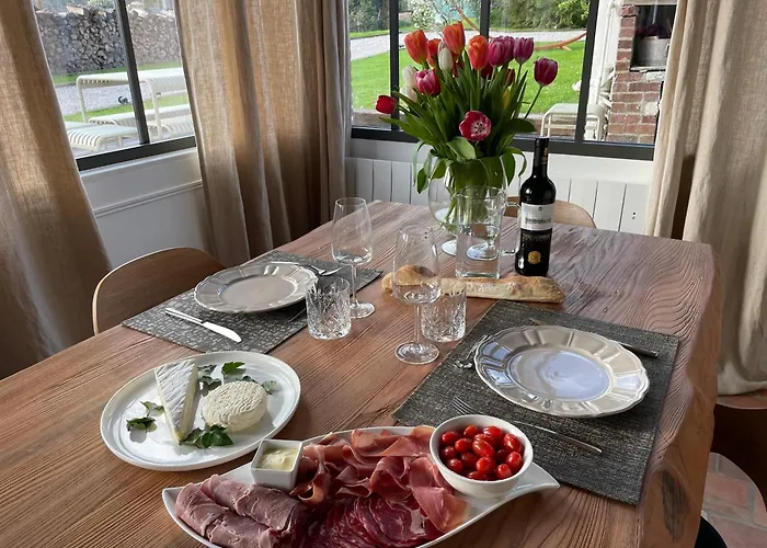 La Petite Maison De - Privées - 5 étoiles Au Cœur Du Village Pensión 5*