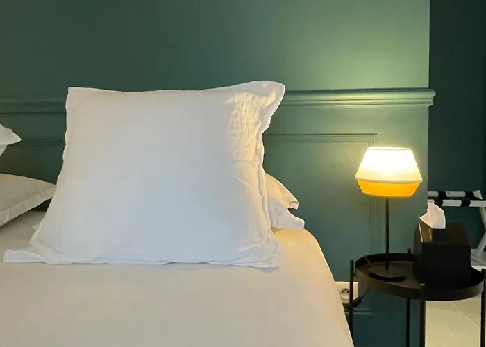 Pensión La Petite Maison De - Privées - 5 étoiles Au Cœur Du Village