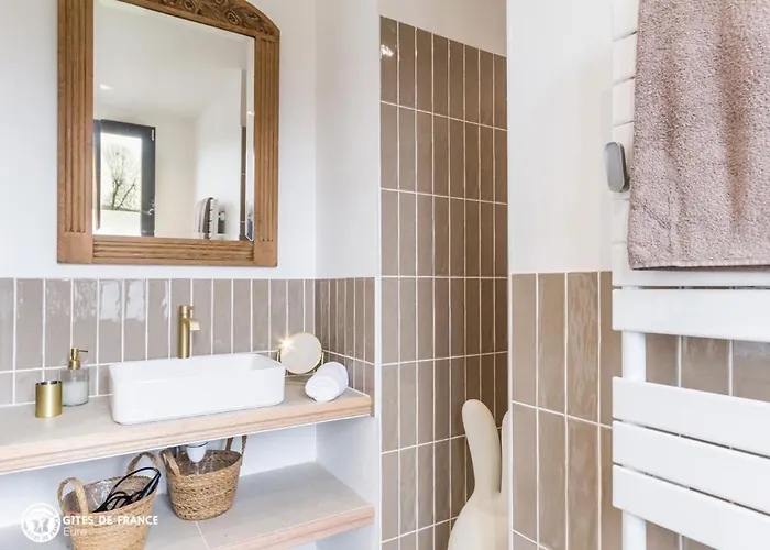 Pensión La Petite Maison De - Privées - 5 étoiles Au Cœur Du Village